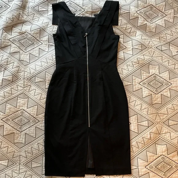 Black Hālo cocktail dress. Size: 6. - Picture 2 of 5